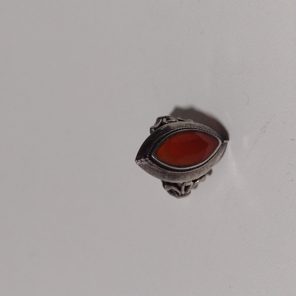 Woman's ring - Picture 3 of 3